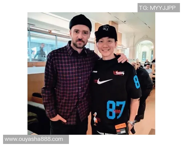 林俊杰与足球明星同框合影展现运动与音乐的完美结合 林俊杰与足球明星同框合影展现运动与音乐的完美结合